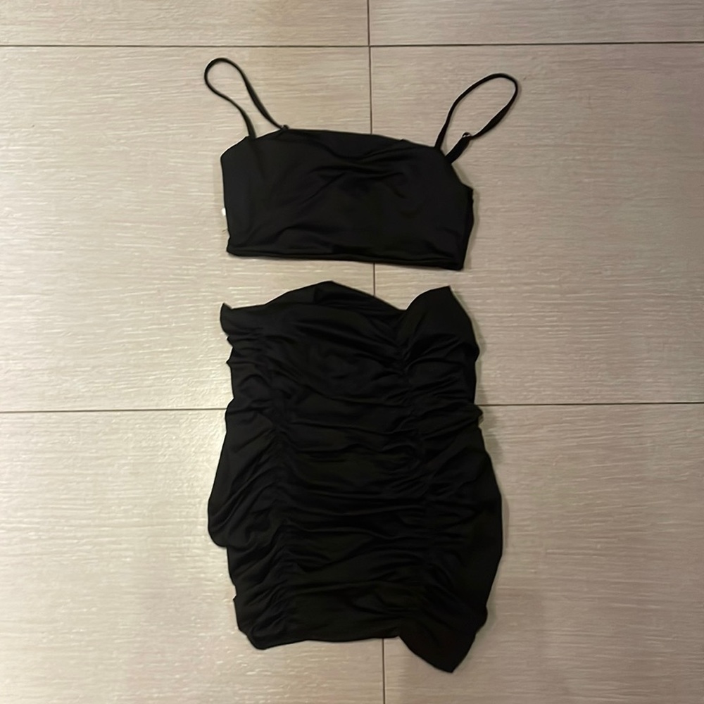 black going out set